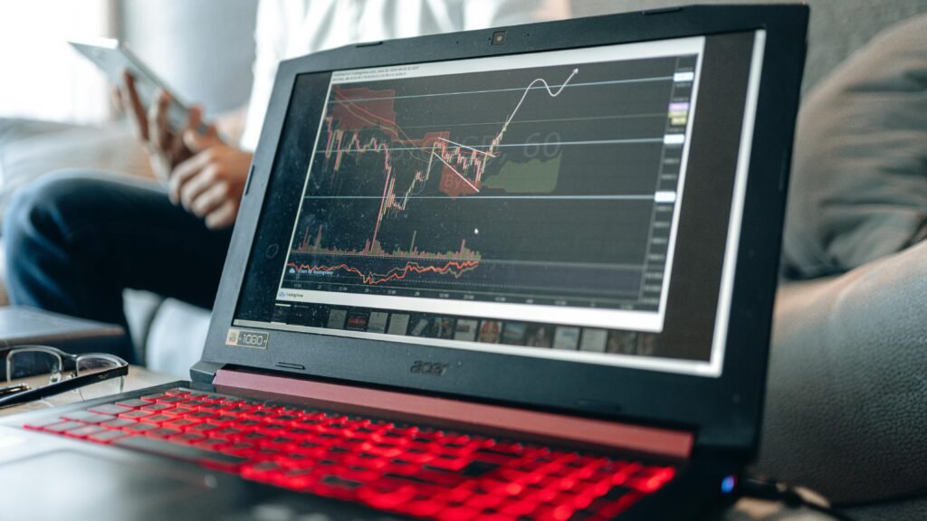 technical graph showing the difference in profit margins between using a high-fee marketplace and the cheapest platform to sell digital products (self-hosted) Part 339.